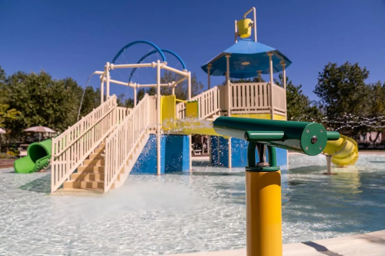 **** База отдыха Club Del Sole Romagna Family Resort Риччоне Италия